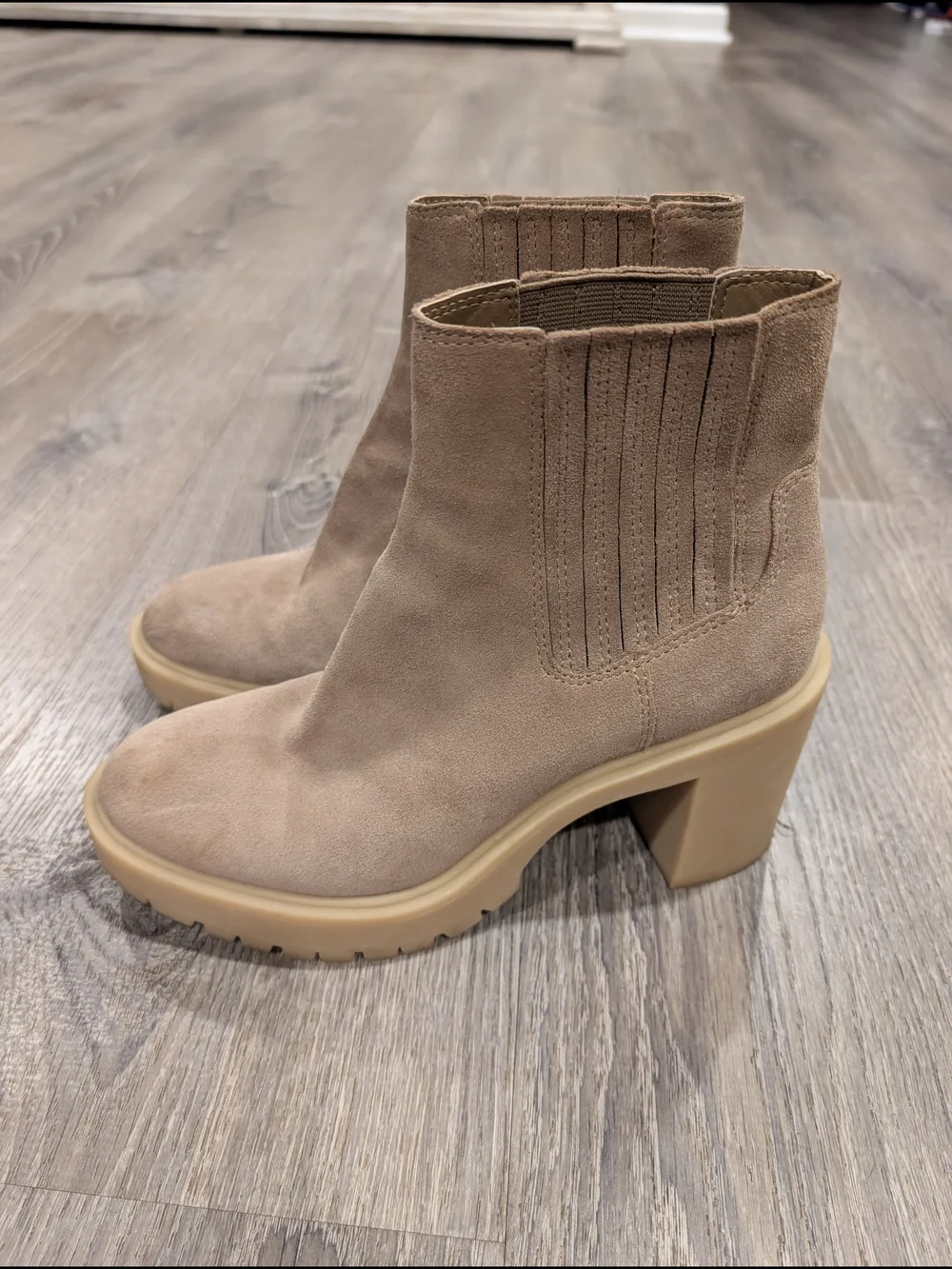 Dolce Vita Caster Taupe Suede Chunky Platform Block Heel Chelsea Boots 8